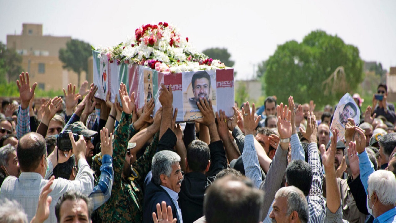 تشییع پیکر شهید کارمند وزارت دفاع و پشتیبانی نیرو‌های مسلح در سمنان +تصاویر