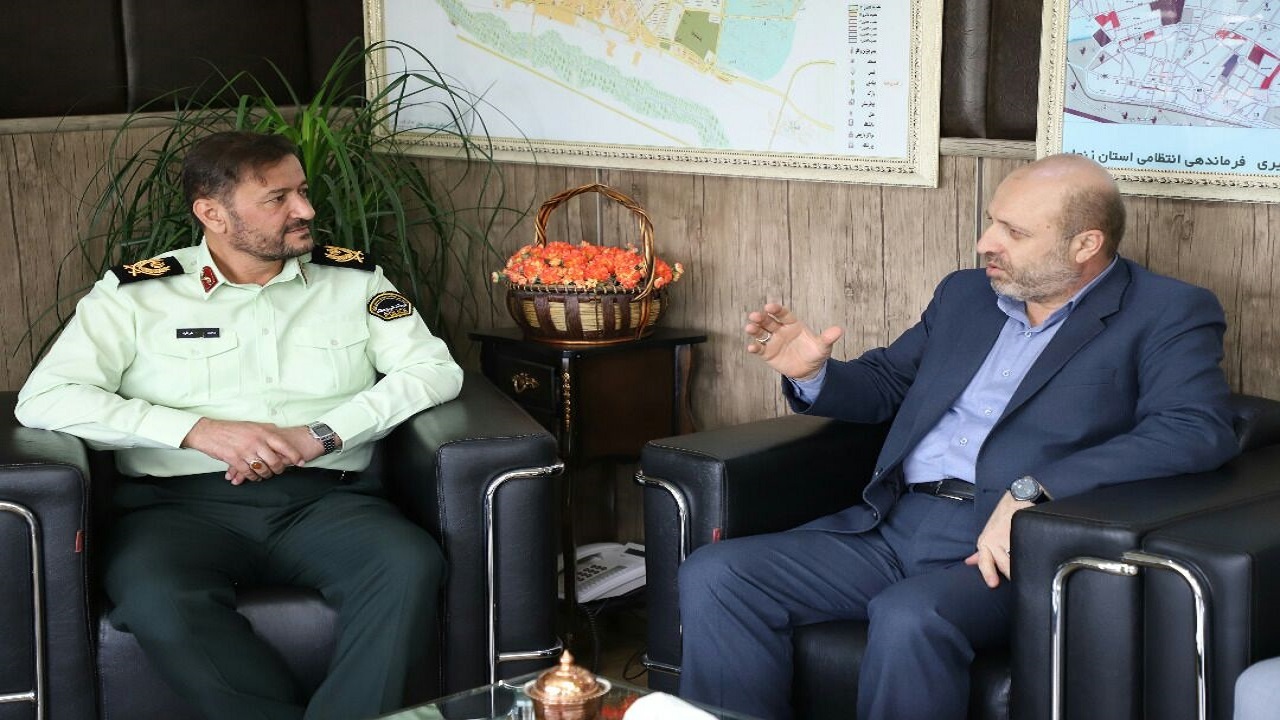 نیروی انتظامی در برقراری نظم و امنیت جامعه نقش مهمی دارد