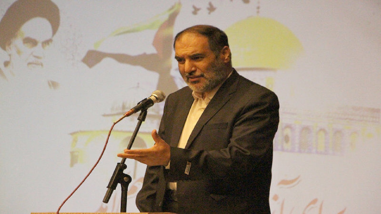 مشاور وزیر راه و شهرسازی در امور ایثارگران برای سفر یک روزه وارد استان زنجان شد