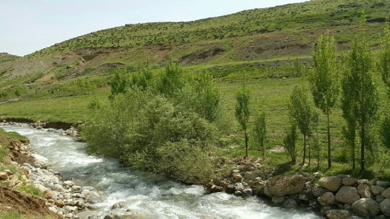 نمایی از روستای دره تخت در دل اشترانکوه + تصاویر