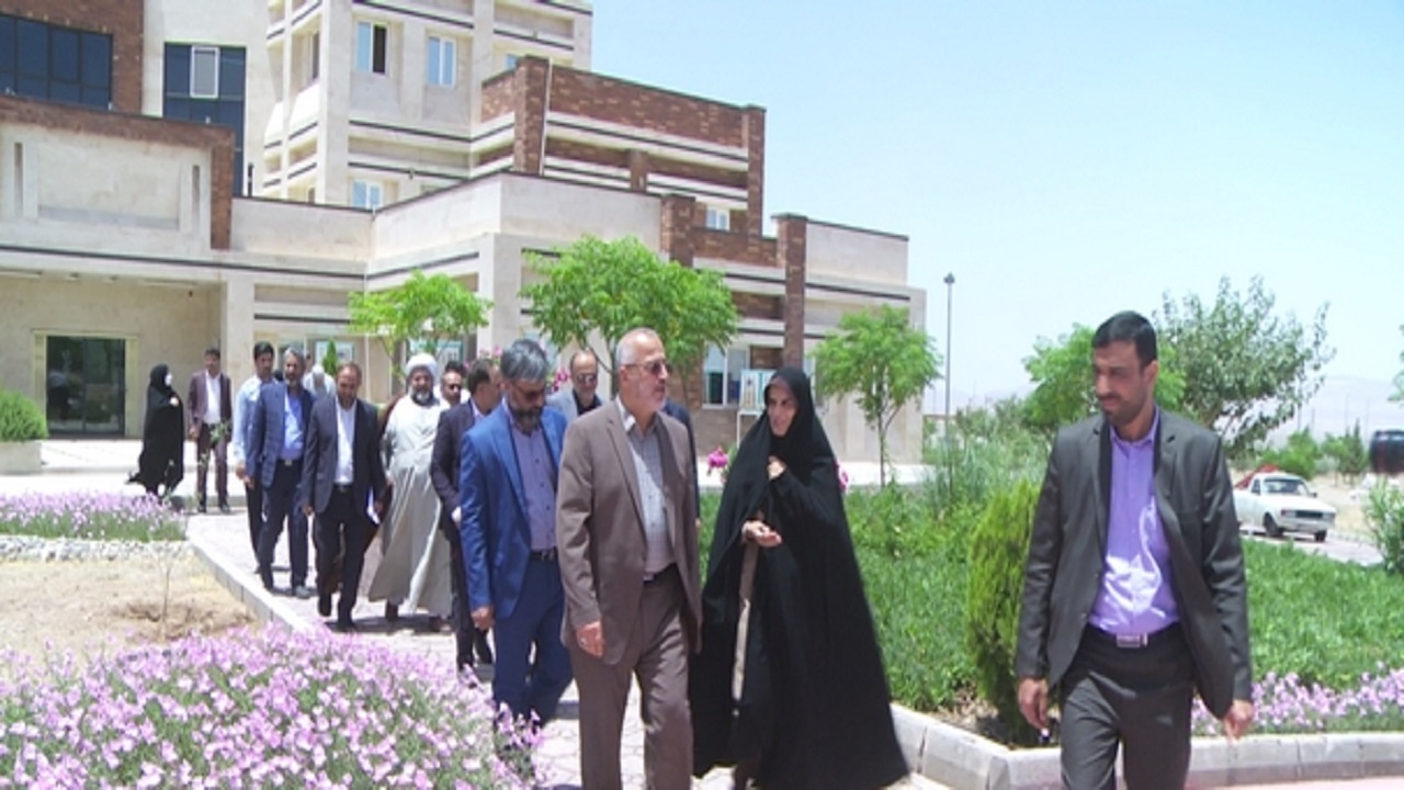 بازدید استاندار قم از نخستین دانشگاه تک جنسیتی کشور