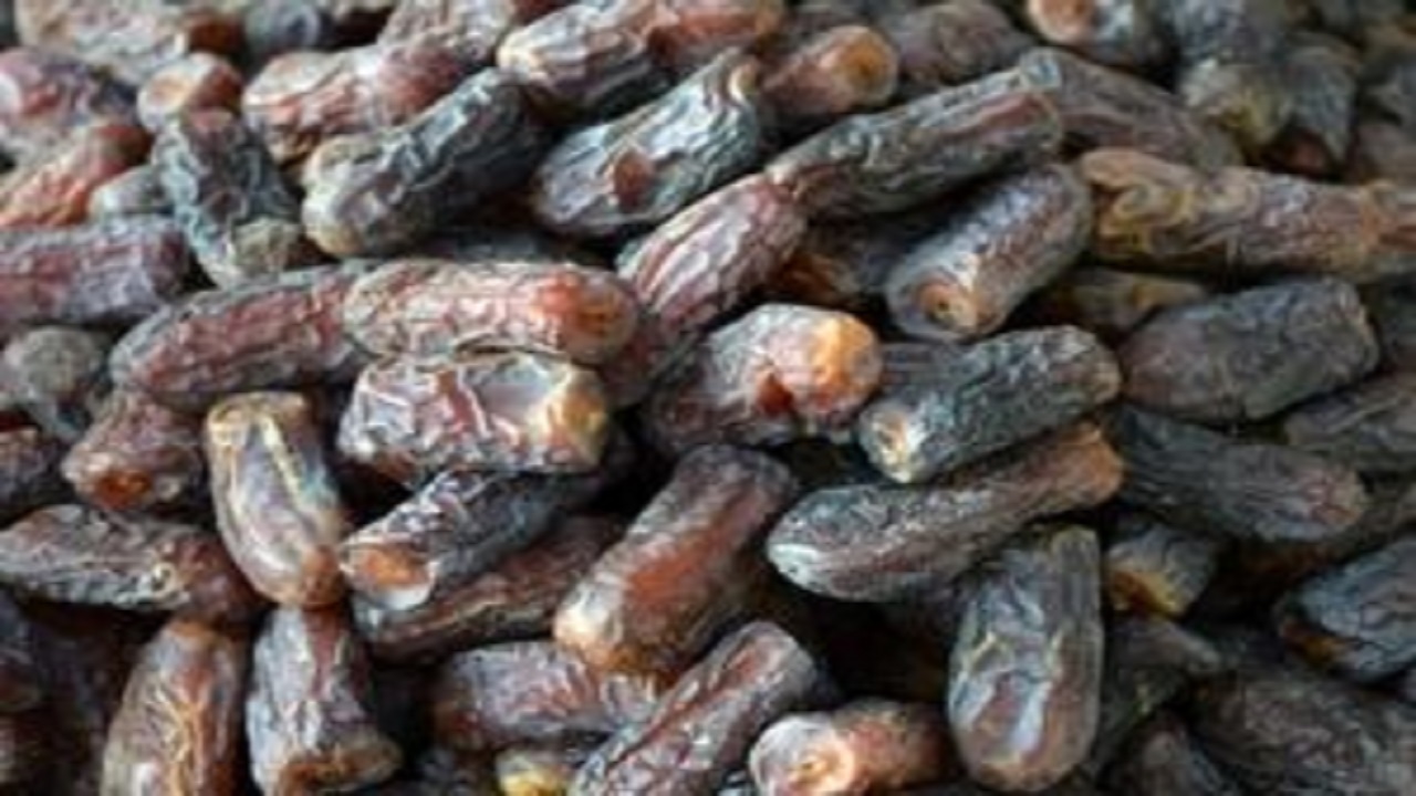 کشف و ضبط بیش از ۳ تن خرمای غیراستاندارد در دزفول