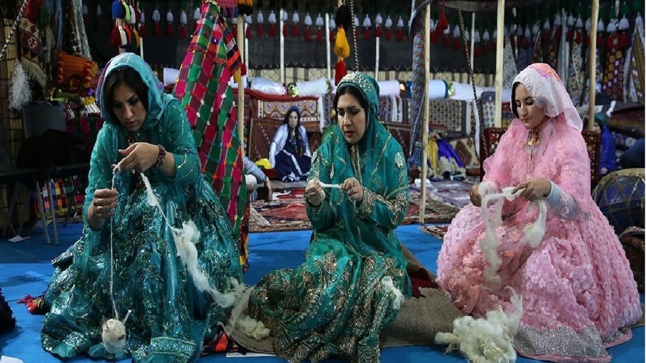 نمایشگاه معرفی دستاورد‌های عشایر ۱۵ استان کشور در شهرکرد