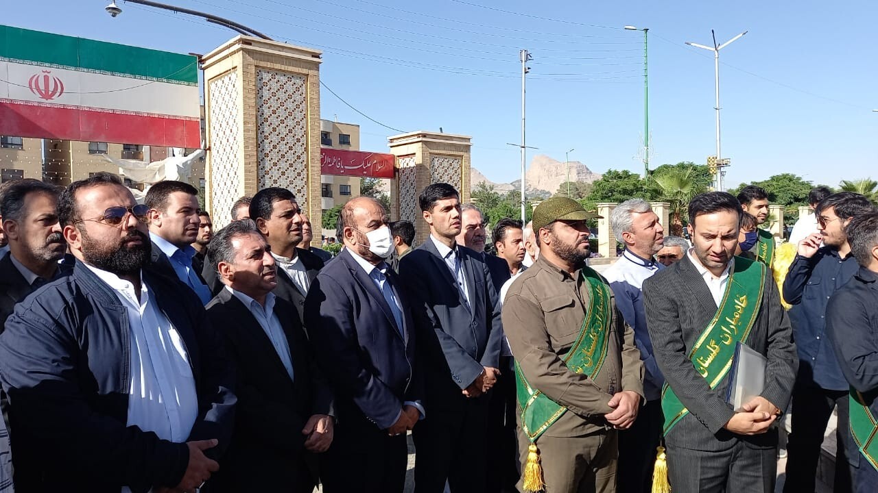 حضور وزیر راه و شهرسازی در گلستان شهدای اصفهان
