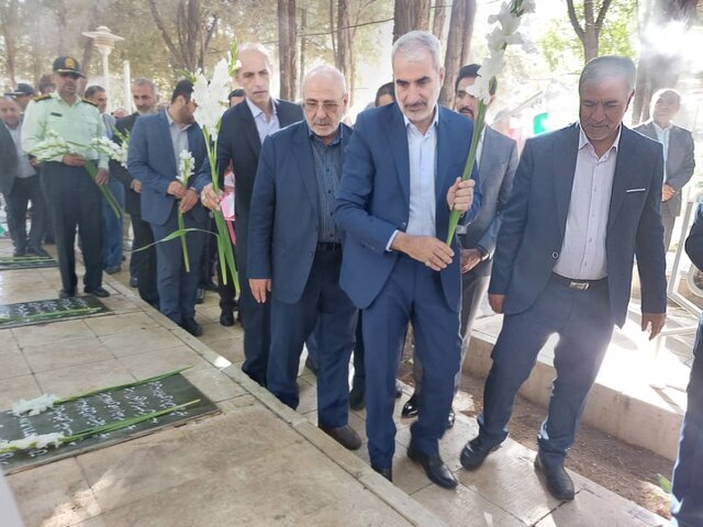 تجدید میثاق وزیر آموزش و پرورش با شهدای شاهین‌شهر