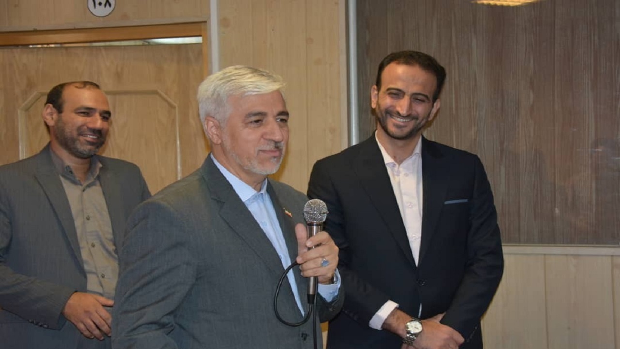 از مدیران عامل تیم‌های صنعتی اصفهان حمایت کنید