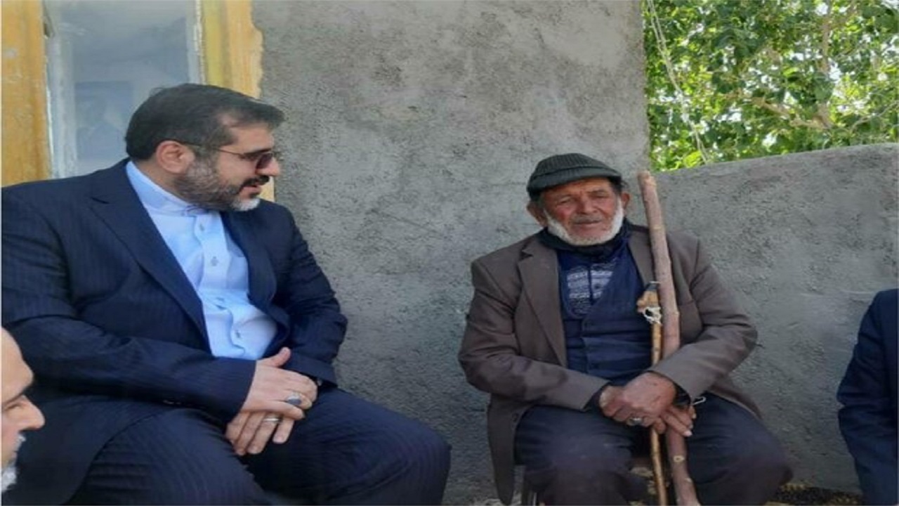 اهدای نشان درجه یک هنری به چوپان آوازخوان شهرضایی