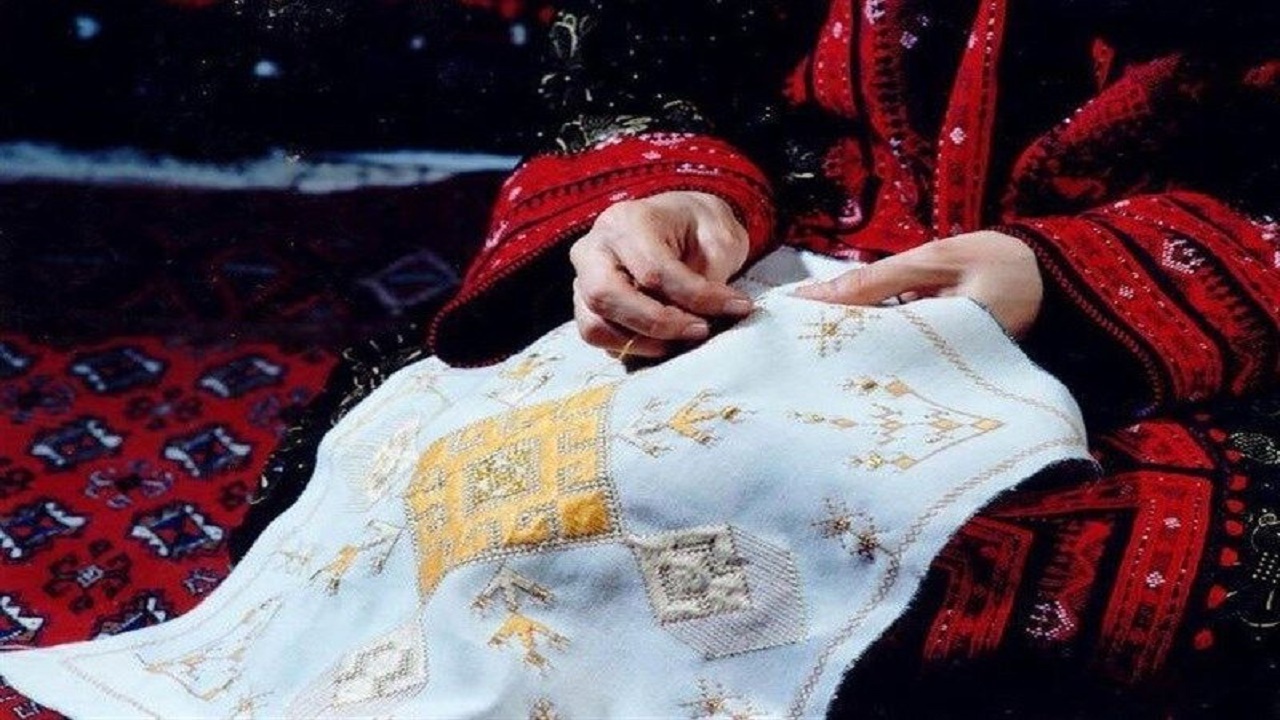 رونمایی از کتاب هنر سوزندوزی بلوچ  در چابهار