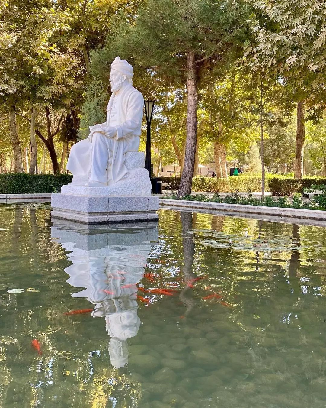 نمایی از آرامگاه شاعر حماسه سرای ایران + تصاویر
