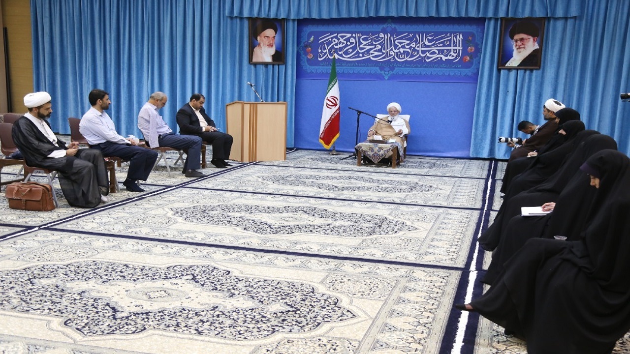 دولت انگیزه و پشتوانه فرزندآوری و تشکیل خانواده را در جامعه تقویت کند