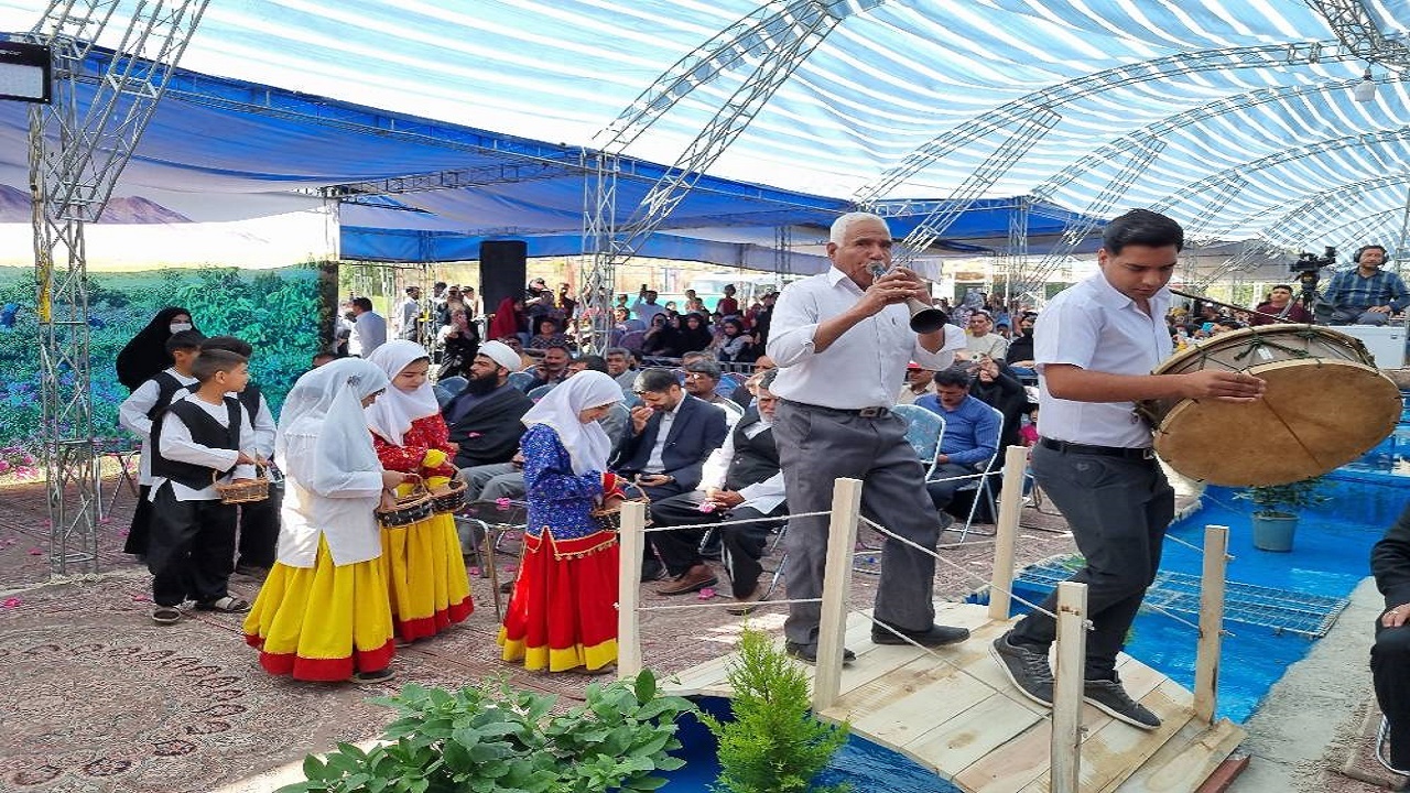 جشنواره گل محمدی در لاله زار برگزار شد