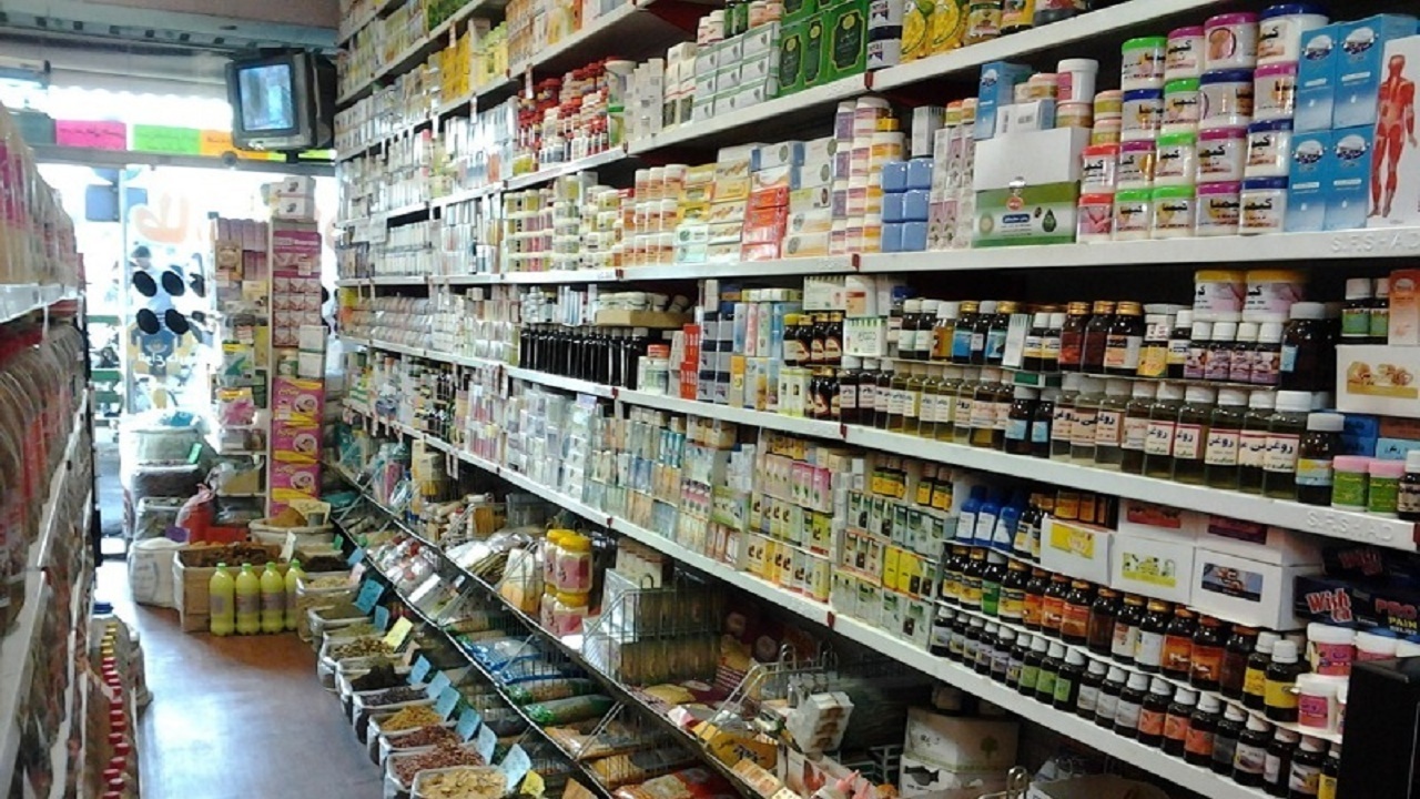 عطاری‌ها مجاز به نسخه پیچیدن برای درمان بیماران نیستند