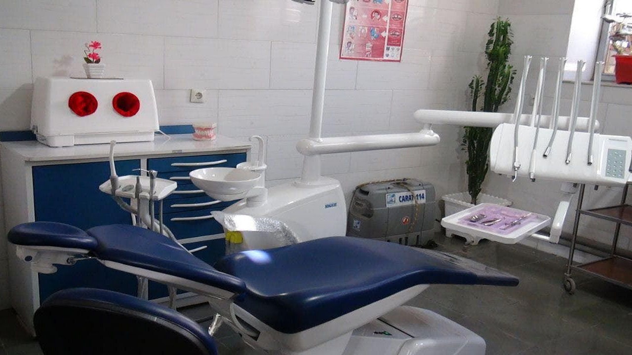 مطب دندانپزشکی غیر مجاز در همدان پلمب شد