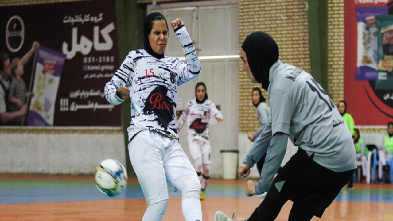 یک گام تا صعود بانوان نطنزی به لیگ برتر فوتسال