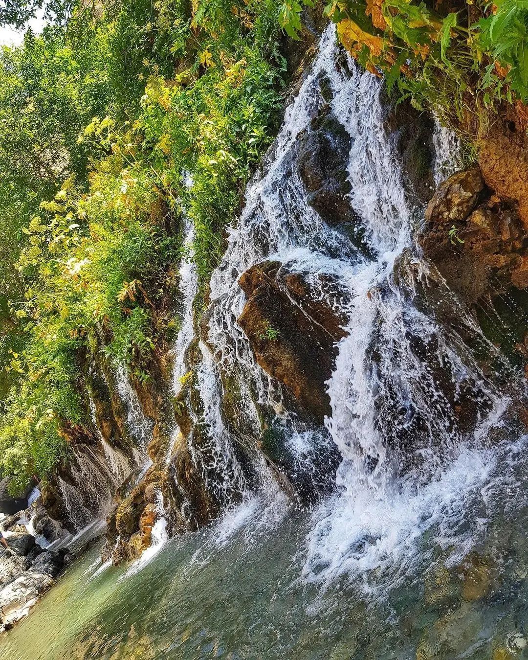 نمایی از آبشار هفت چشمه جاده چالوس + تصاویر