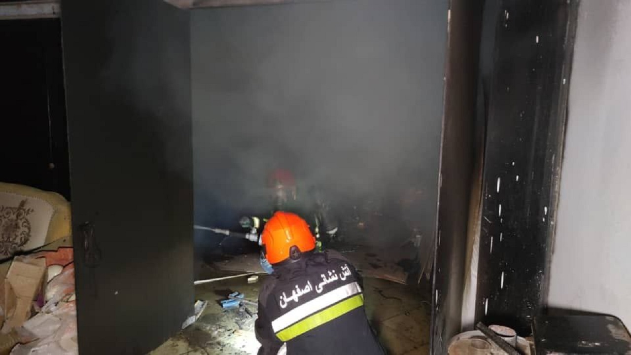حریق در کارگاه چوب‌ بری در اصفهانک