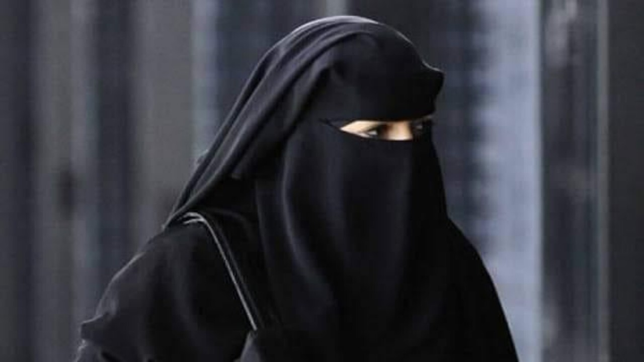 آموزگاران زن در غزنی با لباس‌های سر تا پا سیاه و ماسک به مکتب ها بروند