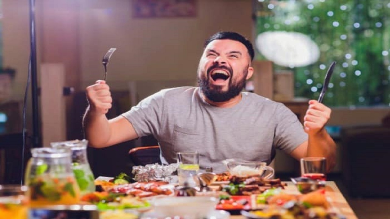 مضرات باورنکردنی تند غذا خوردن بر بدن