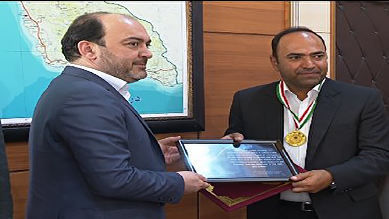 تجلیل از پژوهشگر برتر علم وفناوری در هرمزگان
