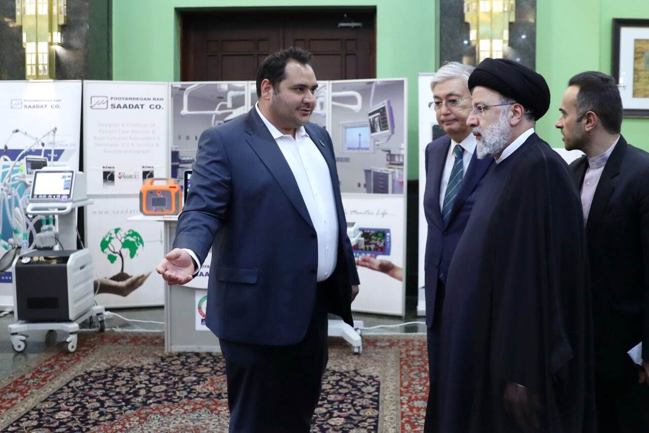 بازدید روسای جمهور ایران و قزاقستان از نمایشگاه توانمندی‌ها پزشکی کشورمان