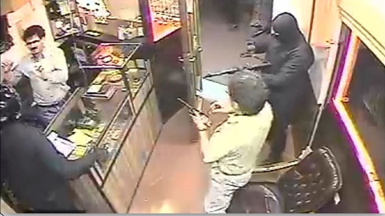 دستگیری سارقان مسلح یک طلافروشی در قم