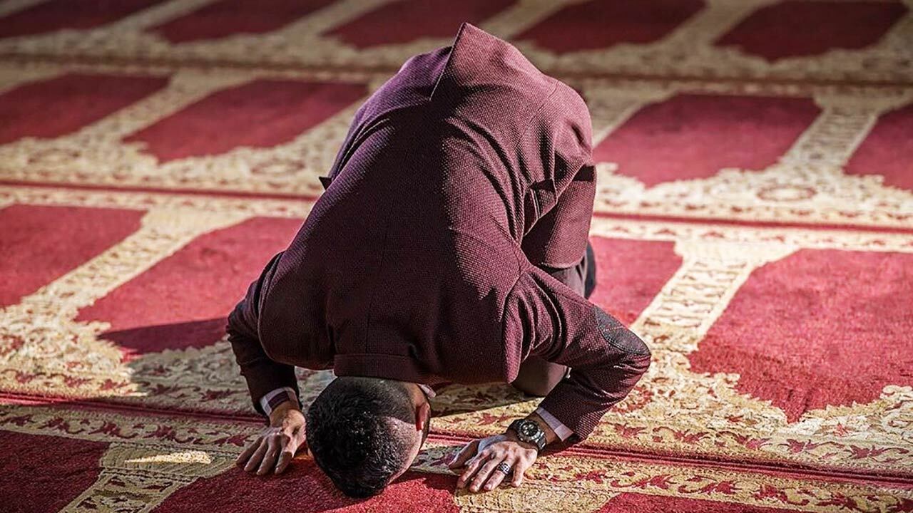 توصیه پژوهشگران غربی به انجام حرکات نماز + فیلم