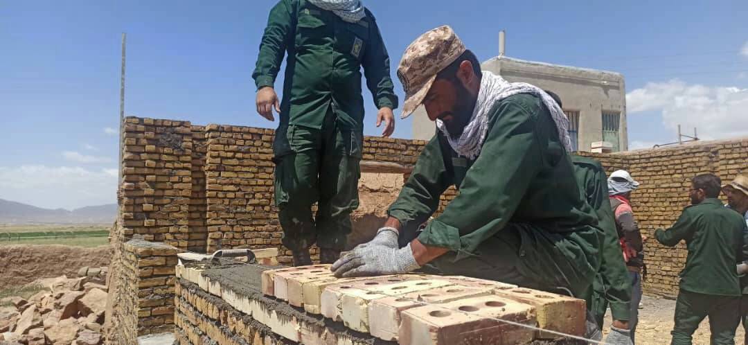 اعزام دانشجویان پاسداران دانشگاه امام حسین(ع) به مناطق محروم تربت حیدریه برای خدمات رسانی ب نیاز مندان