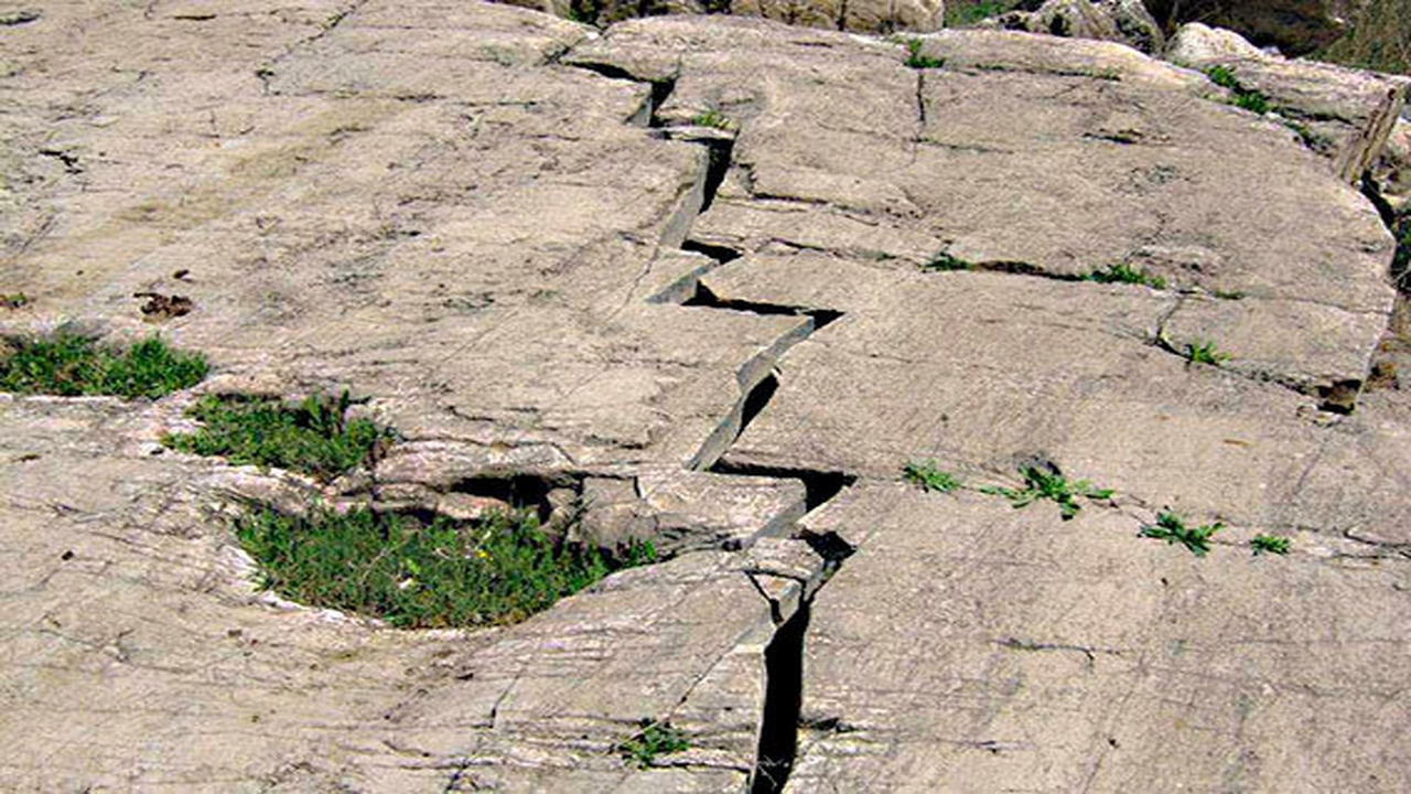 فعال شدن گسل جدید در خلیج فارس علت وقوع زلزله‌های پی در پی در بندر چارک + فیلم