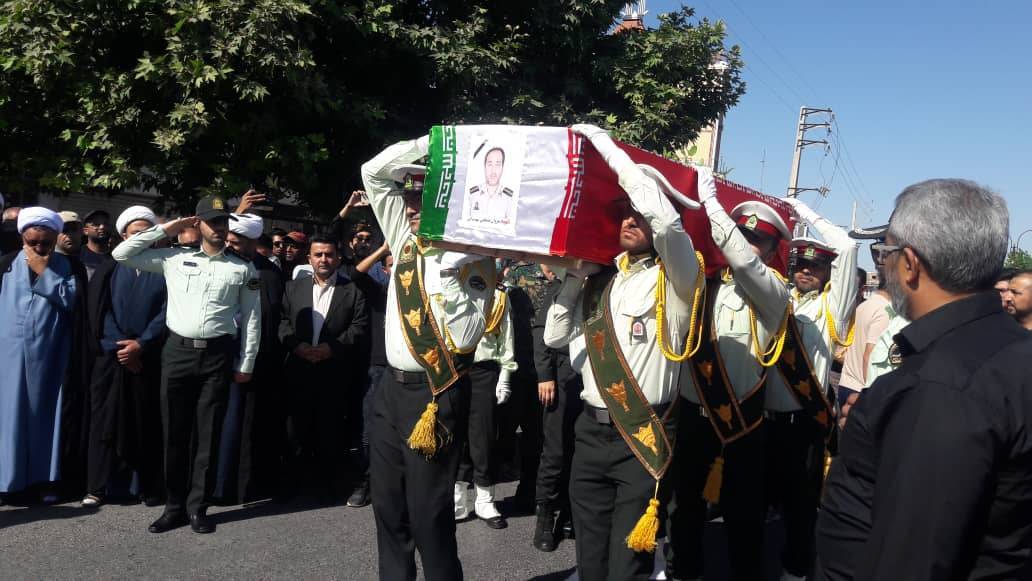 مراسم تشیع شهید مدافع امنیت در آزادشهر برگزار شد مراسم تشیع شهید مدافع امنیت در آزادشهر برگزار شد