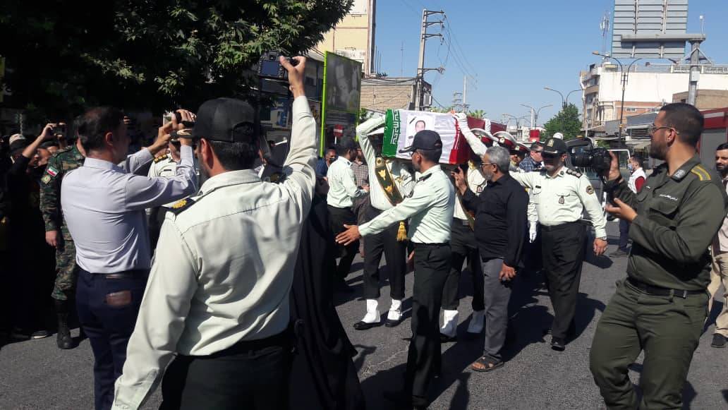 مراسم تشیع شهید مدافع امنیت در آزادشهر برگزار شد مراسم تشیع شهید مدافع امنیت در آزادشهر برگزار شد