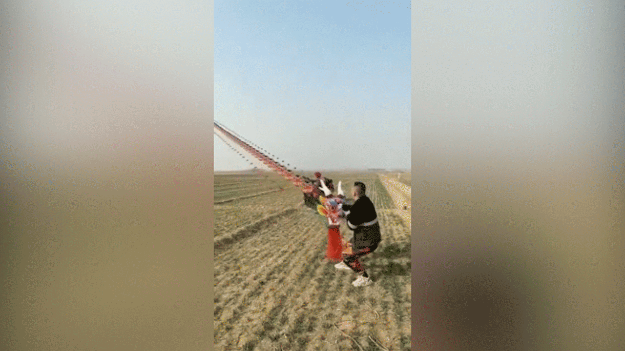 هوا کردن بادکنک ۱۹۹ متری در چین + فیلم