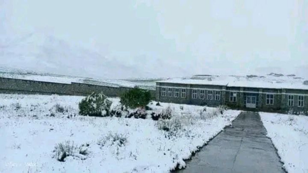 لباس سفید زمستان در آخرین روزهای بهار در دره فولادی بامیان + تصاویر