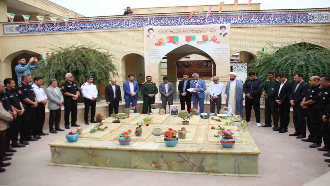 اهدای مدال قهرمان پاورلیفتینگ جهان به شهدای گمنام