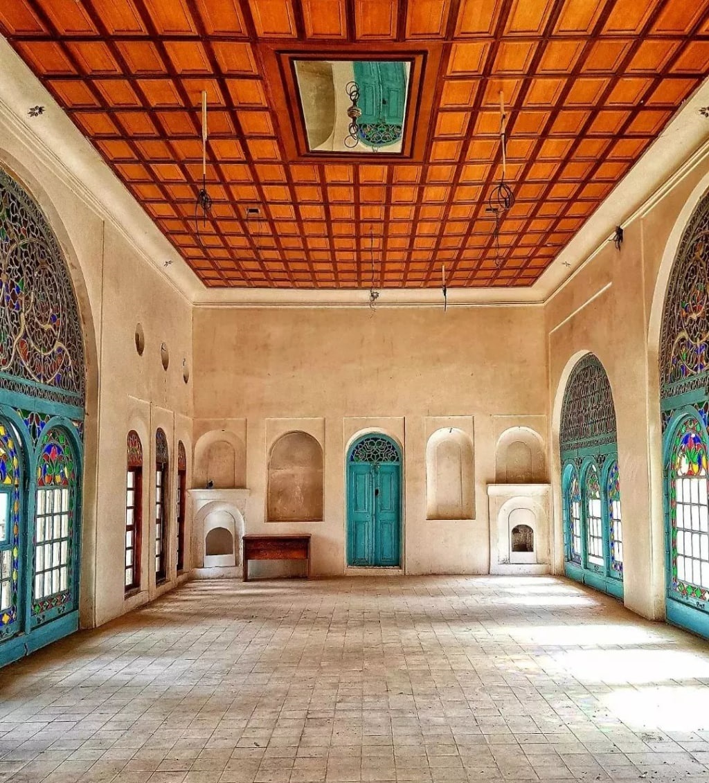 خانه تاریخی خسروآباد نگاهی به تاریخ در عمارت خسروآباد نمایی از عمارت خسروآباد در سنندج