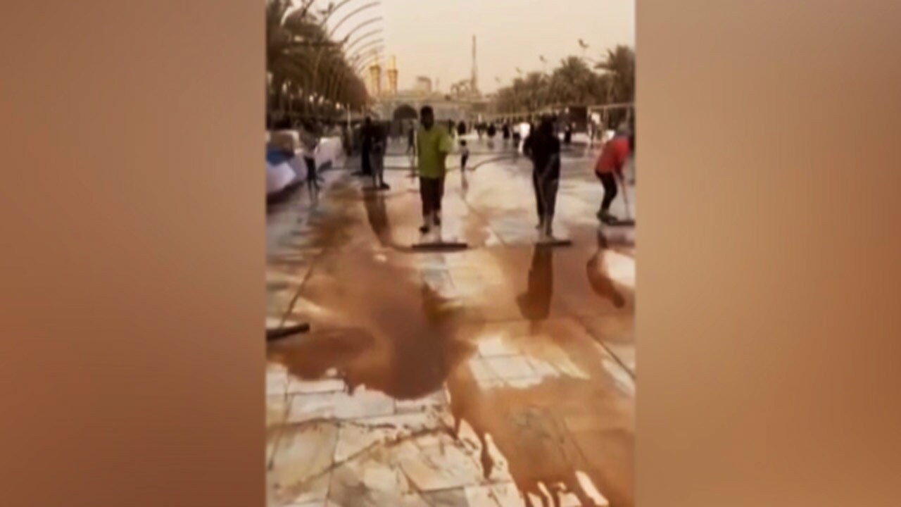 شست‌وشوی بین الحرمین پس از طوفان گرد و غبار + فیلم