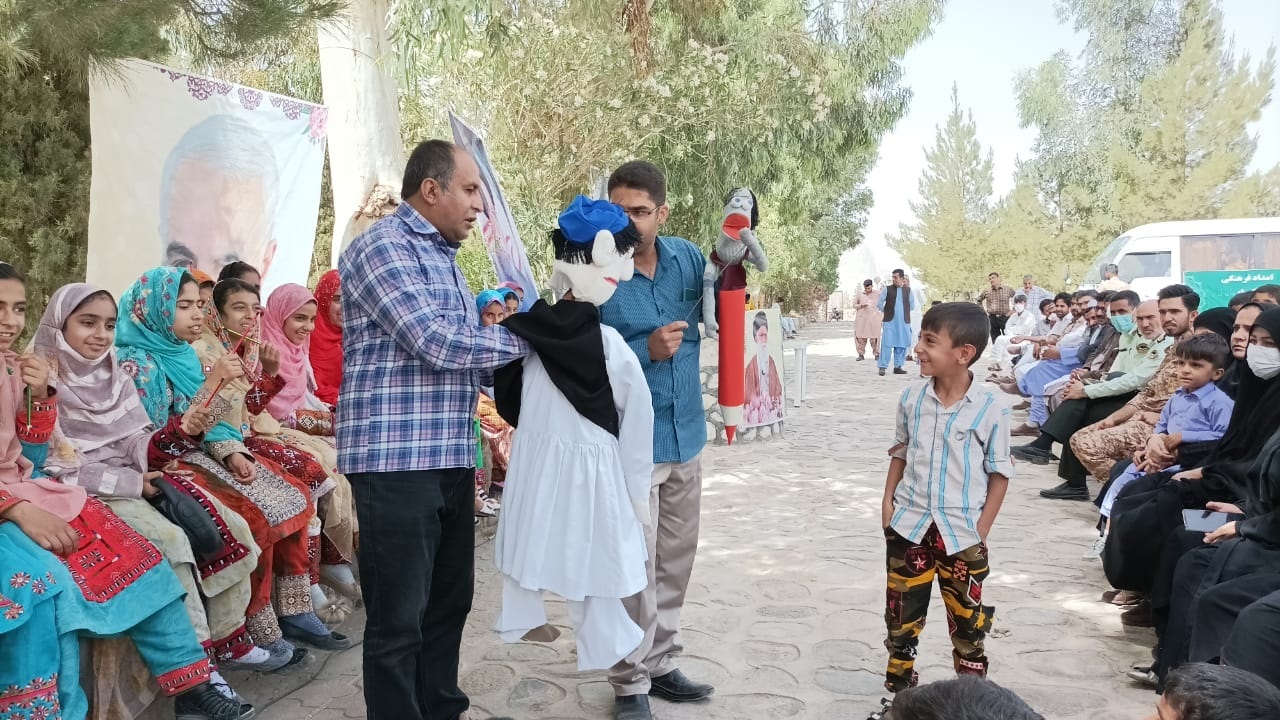 تیم فرهنگی کانون و پرورش فکری  درحوزه بلوچستان به اجرای برنامه می‌پردازد