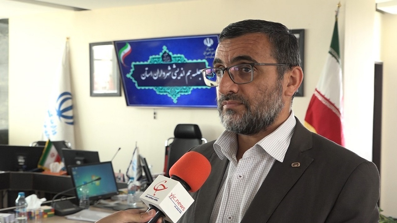 شهرداران با ایجاد طرح‌های اقتصادی، درآمد کسب کنند