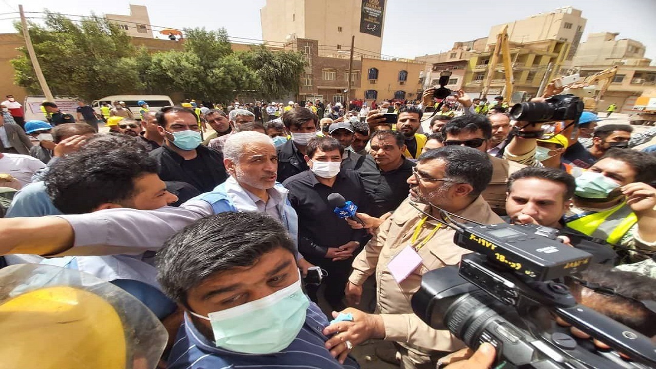 معاون اول رئیس جمهور به متروپل آبادان رفت