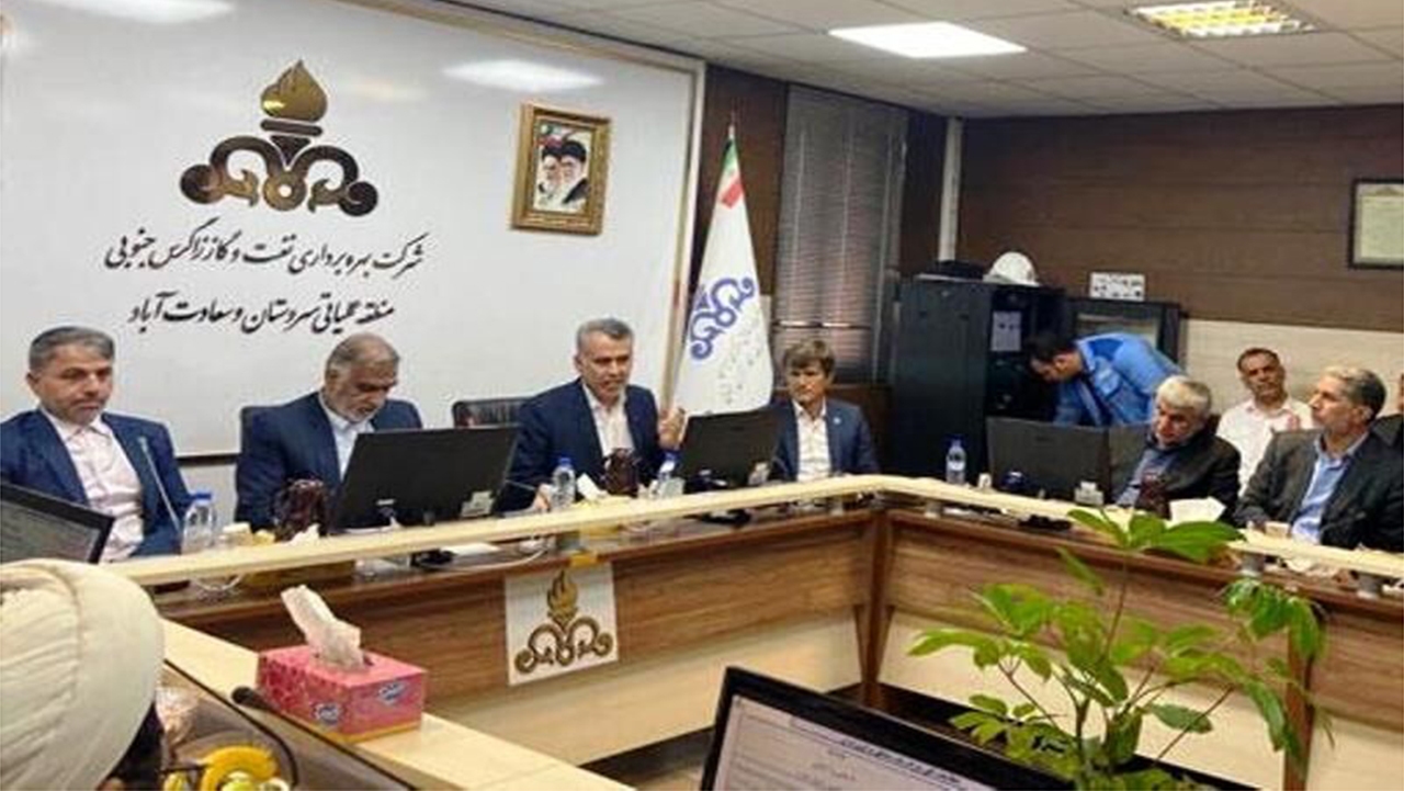 بازدید اعضای کمیسیون انرژی مجلس از سایت نفتی سروستان و سعادت‌آباد