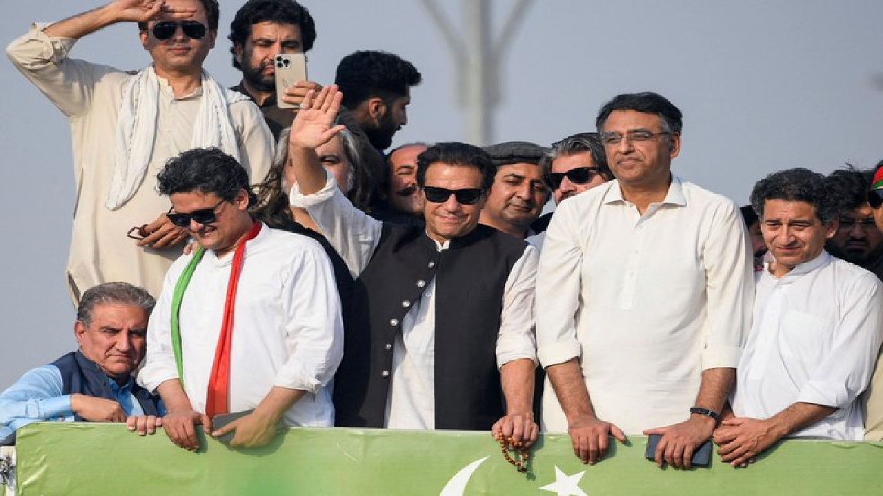 زیان و منفعت «عمران خان» در ایستادن مقابل آمریکا