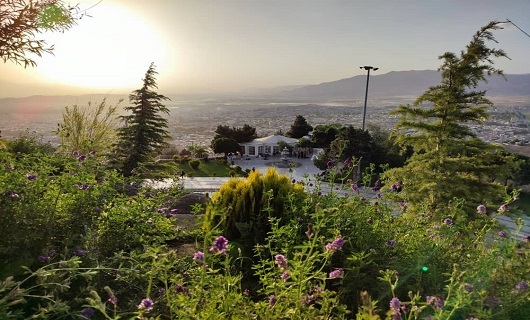 بام نهاوند یکی از مناطق تفریحی و گردشگری شهرستان است