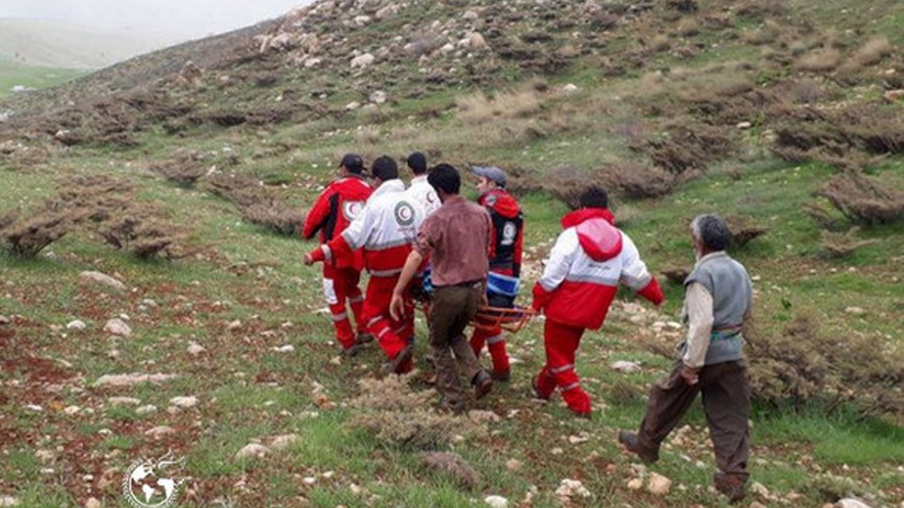 نجات جان مرد مار گزیده در ارتفاعات کفترخانه مهمانک
