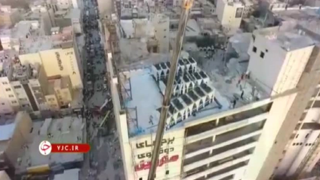 لحظه جداسازی تجهیزات سنگین از سازه اصلی متروپل