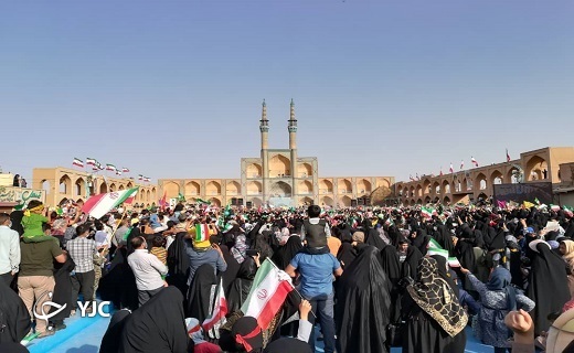شوق دهه نودی&zwnj;های یزدی برای خواندن سرود &laquo; سلام فرمانده &raquo; +تصاویر