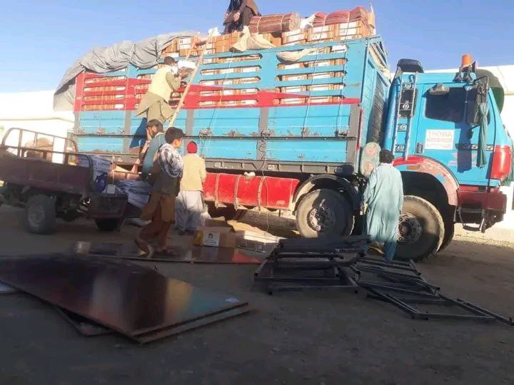 توزیع ۸۰۰ هزار جلد کتاب درسی برای مکاتب در ولایت غور + تصاویر