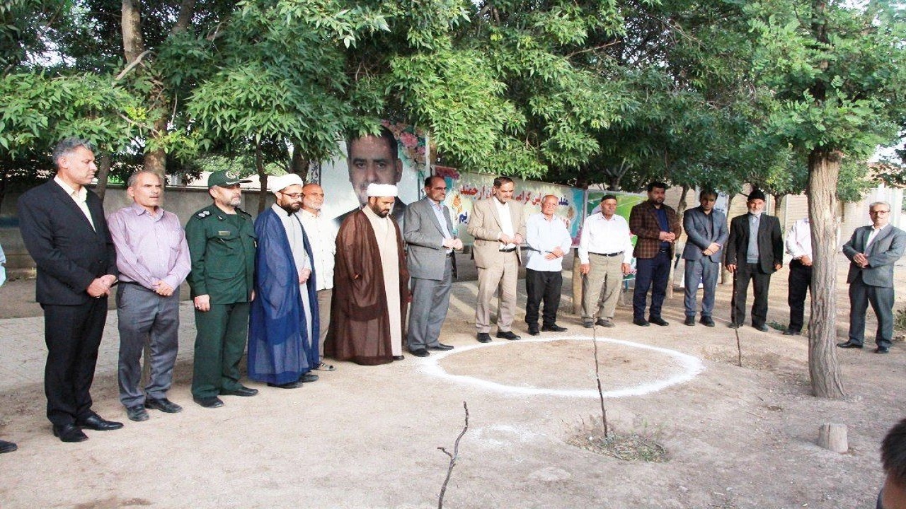 آغاز احداث ۳ زمین چمن مصنوعی در مدارس بوئین زهرا