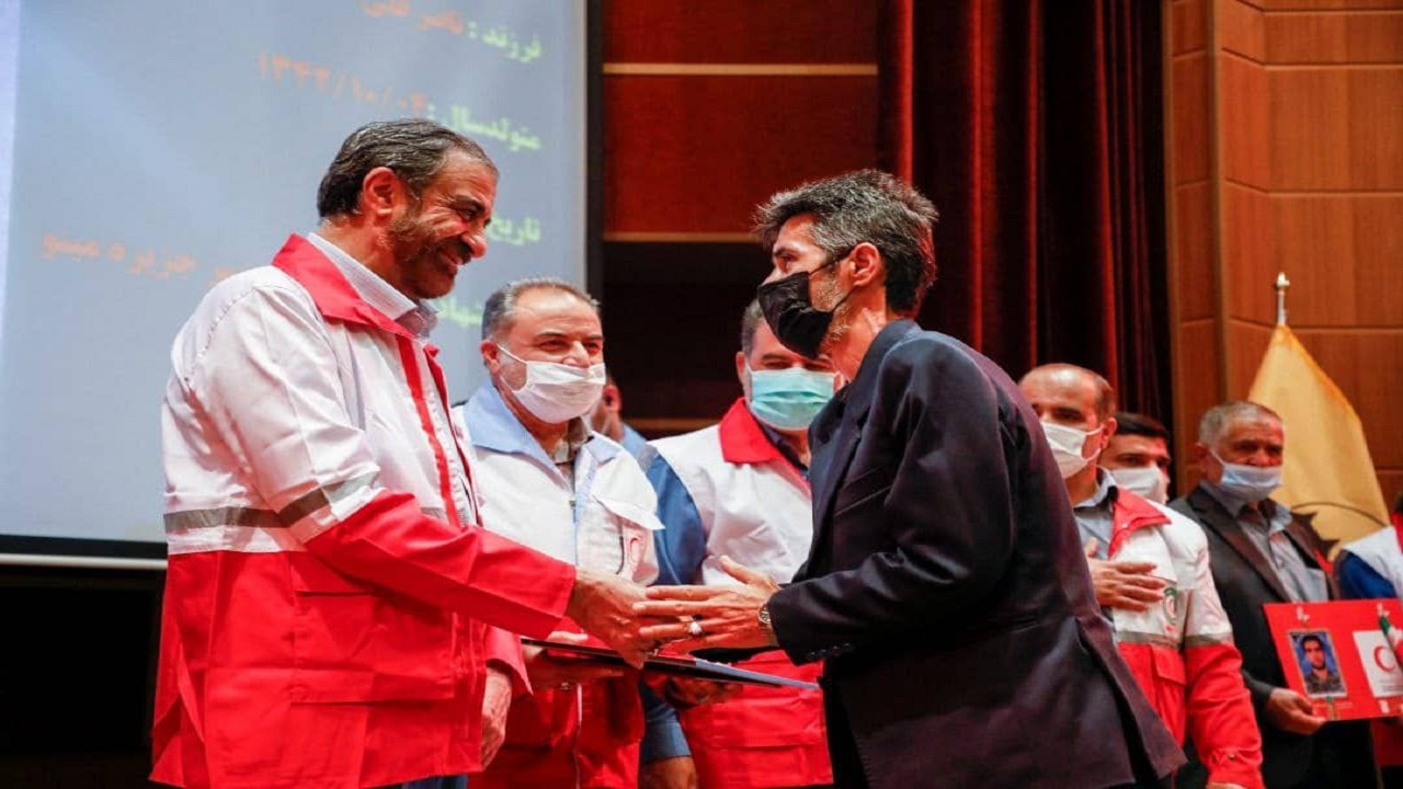 تجلیل از امدادگران برتر جمعیت هلال‌احمر چهارمحال و بختیاری