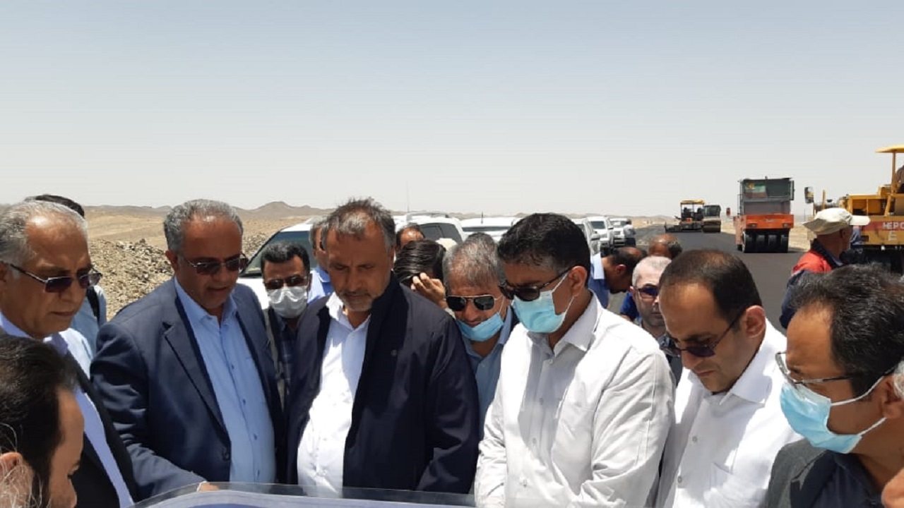 بازدید رییس و اعضای کمیسیون عمران مجلس شورای اسلامی از روند ساخت باند دوم میرجاوه- زاهدان - بم