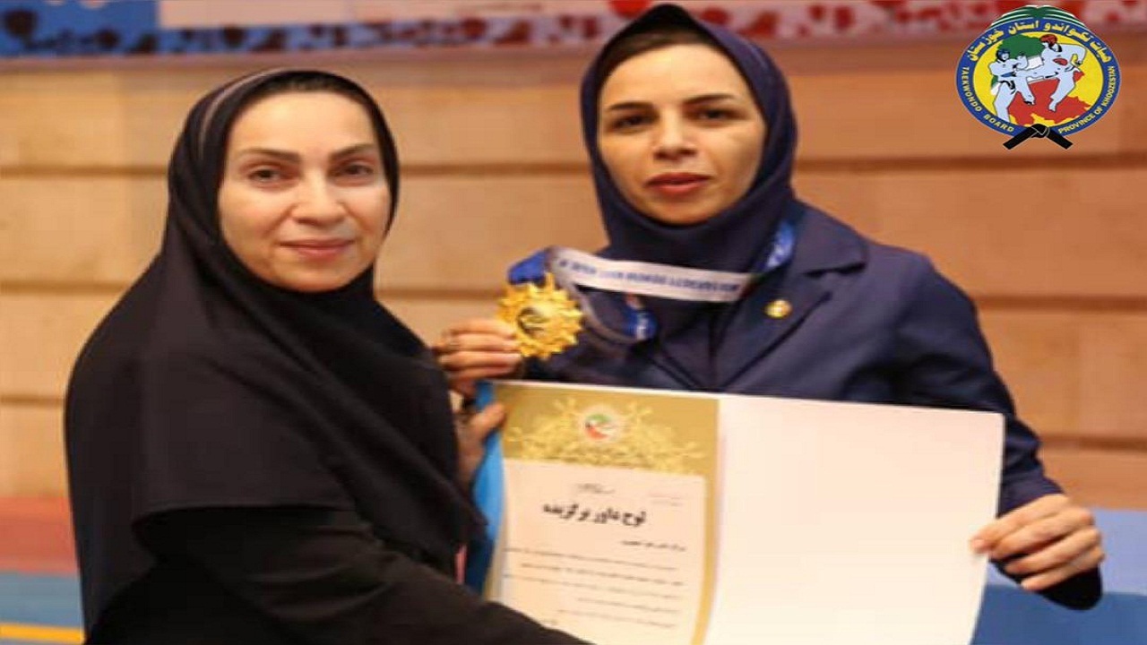 داور نمونه کشوری مدال خود را به بازماندگان متروپل اهدا کرد
