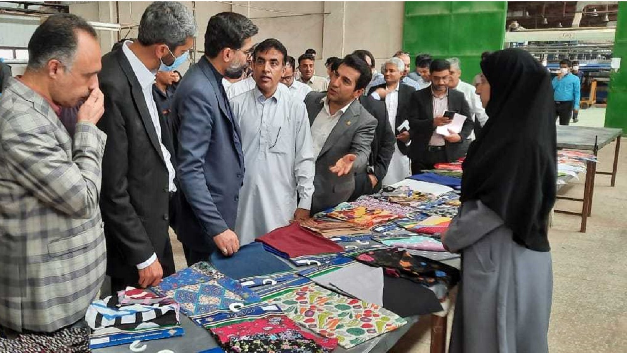 بازدید معاون پارلمانی وزارت صنعت، معدن و تجارت از کارخانه بافت بلوچ ایرانشهر